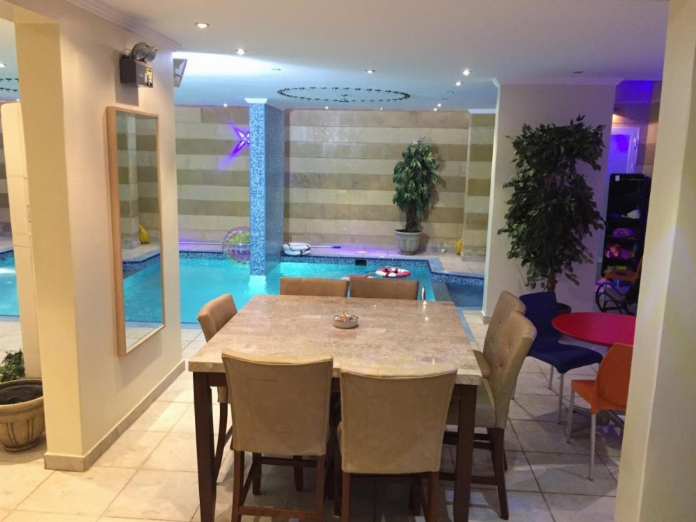 Romance Chalet Image 14